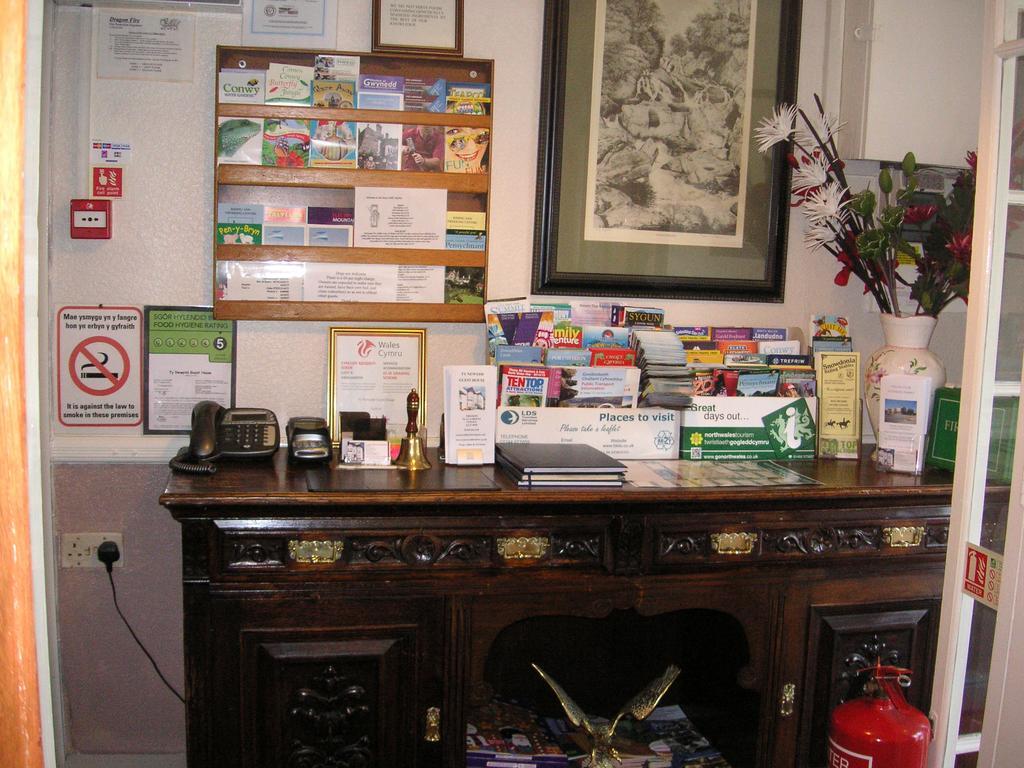 Ty Newydd Guest House Trefriw Bagian luar foto